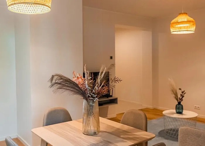 Komandandi Center * Kuressaare